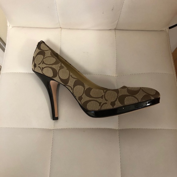 Coach Pumps - Picture 7 of 8